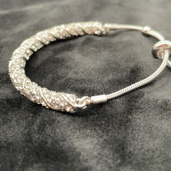 NWOT Silver Swarovski Elements Crystal Cluster Slider Bracelet - Picture 4 of 9